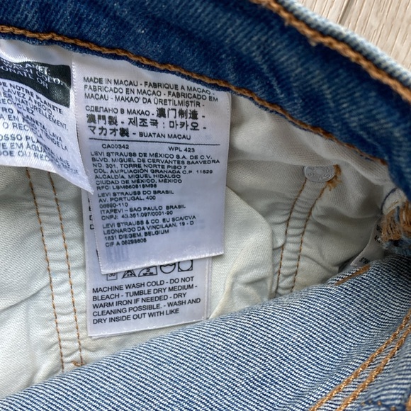 LEVI’S Denim Shorts Women Cut-Off 501 Medium Denim US 30 Red Tab - Picture 6 of 9